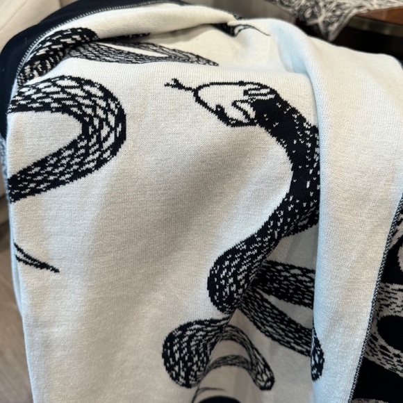 Intarsia knit Snake Throw Blanket Year of the Snake - Picture 15 of 16